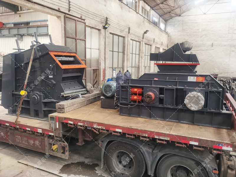 1000*700液壓對輥制砂機，1210反擊破發往四川