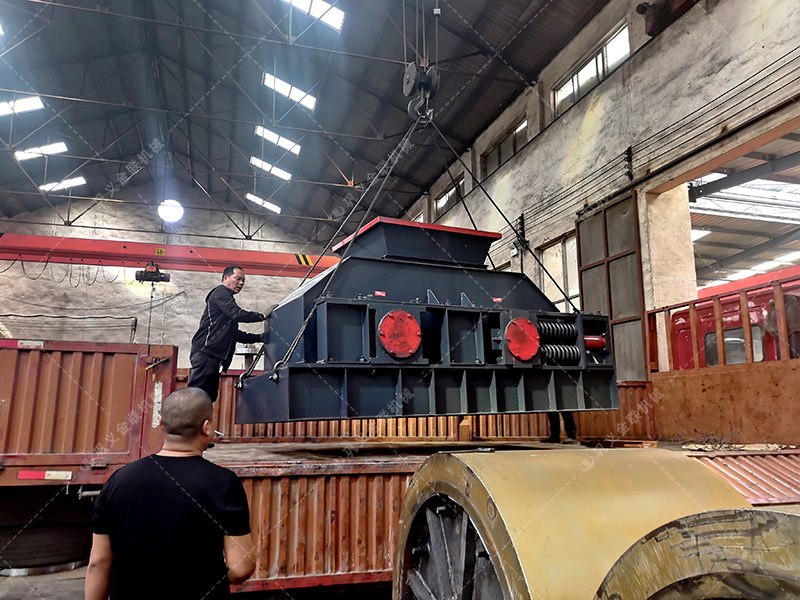 如何選擇青石制砂設備，時產50噸對輥制砂機多少錢一臺？