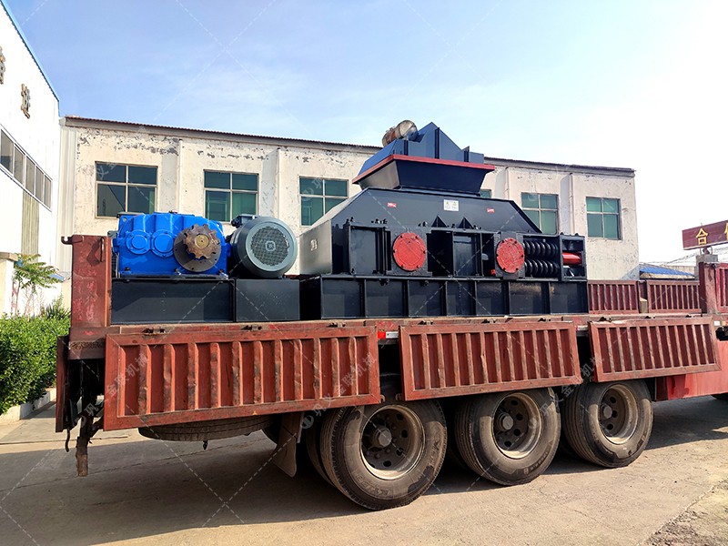 對輥細(xì)碎機(jī)_小型細(xì)碎對輥機(jī),新型制砂細(xì)碎機(jī)生產(chǎn)視頻/型號圖片 對輥細(xì)碎機(jī)_小型細(xì)碎對輥機(jī),新型制砂細(xì)碎機(jī)生產(chǎn)視頻/型號圖片