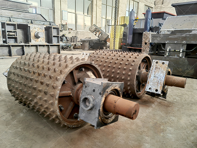 為什么越來越多的工程選擇雙齒輥破碎機(jī)處理水泥路面？