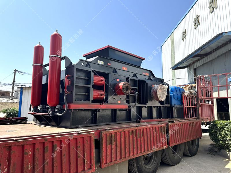 顎破 + 對輥制砂機(jī)組合：為啥這條生產(chǎn)線被稱為 “黃金搭檔”？